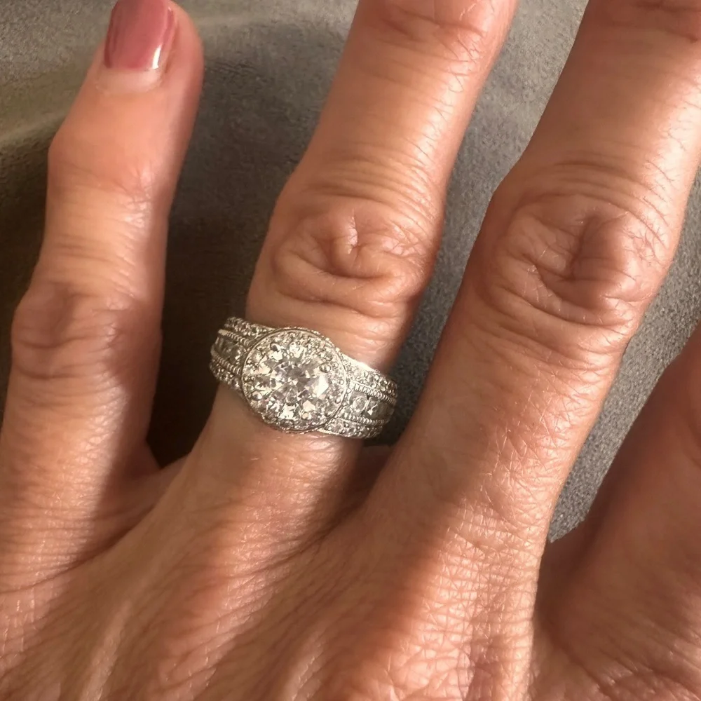 Elegant Silver CZ Woman’s Ring Perfect Travel or Vacation Size 6 Low Setting - Picture 7 of 12